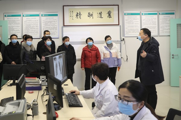 朱主任视察活动照片.jpg